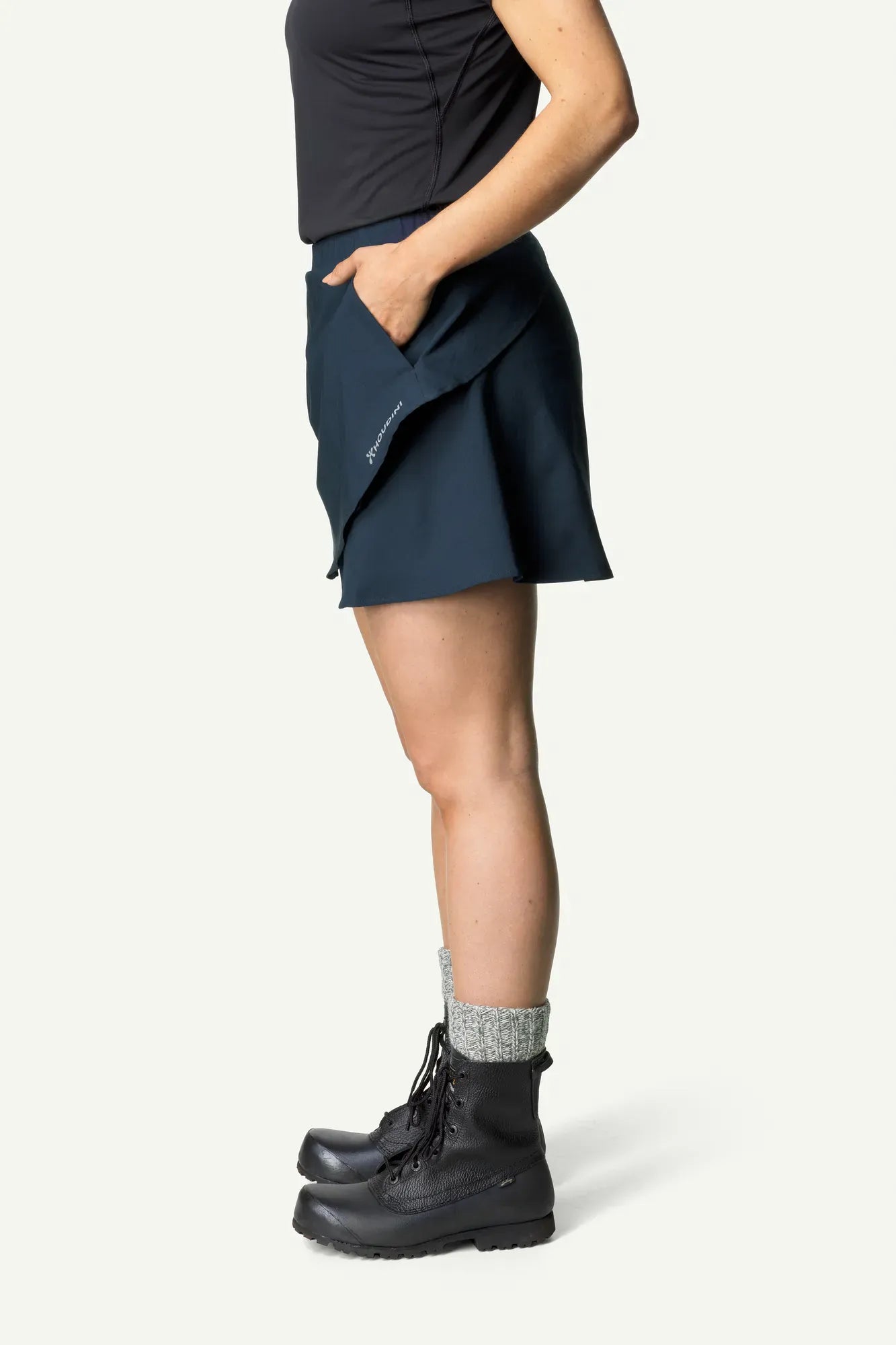 houdini-w-s-skort-damen-hosenrock-true-black-recycelt image 7