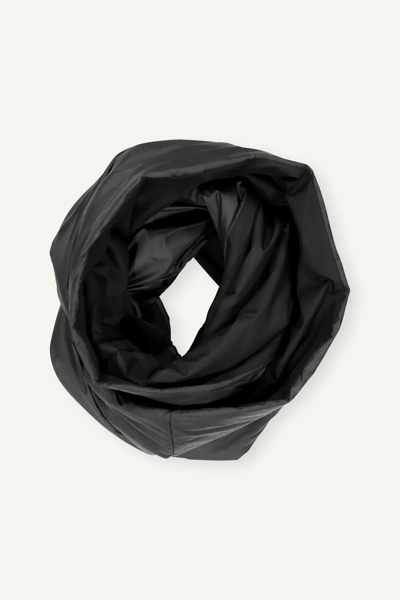 houdini-double-loop-schlauchschal-primaloft-true-black-warm image 4