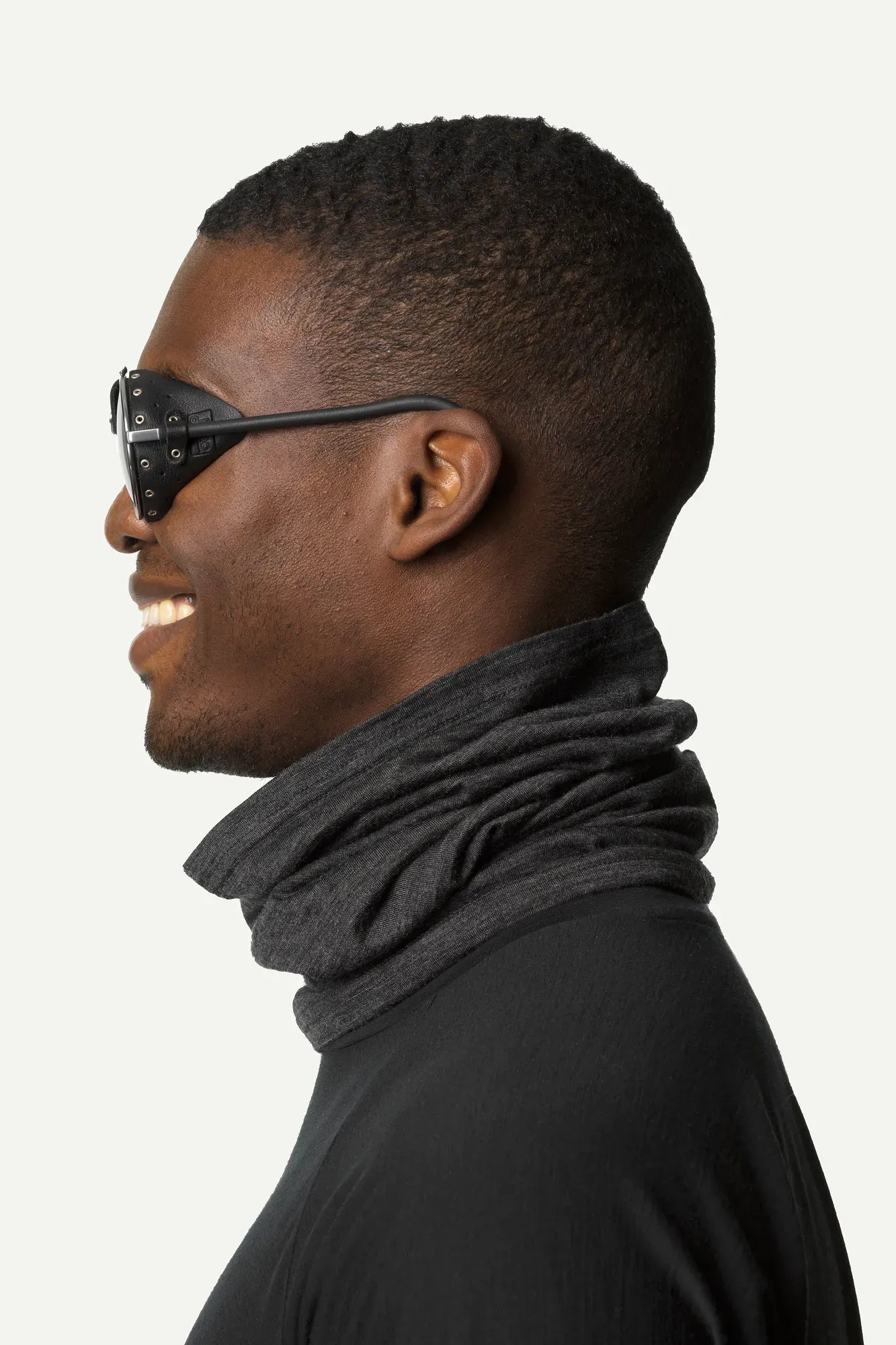 houdini-activist-neck-gaiter-schlauchschal-true-black-merinowolle image 2