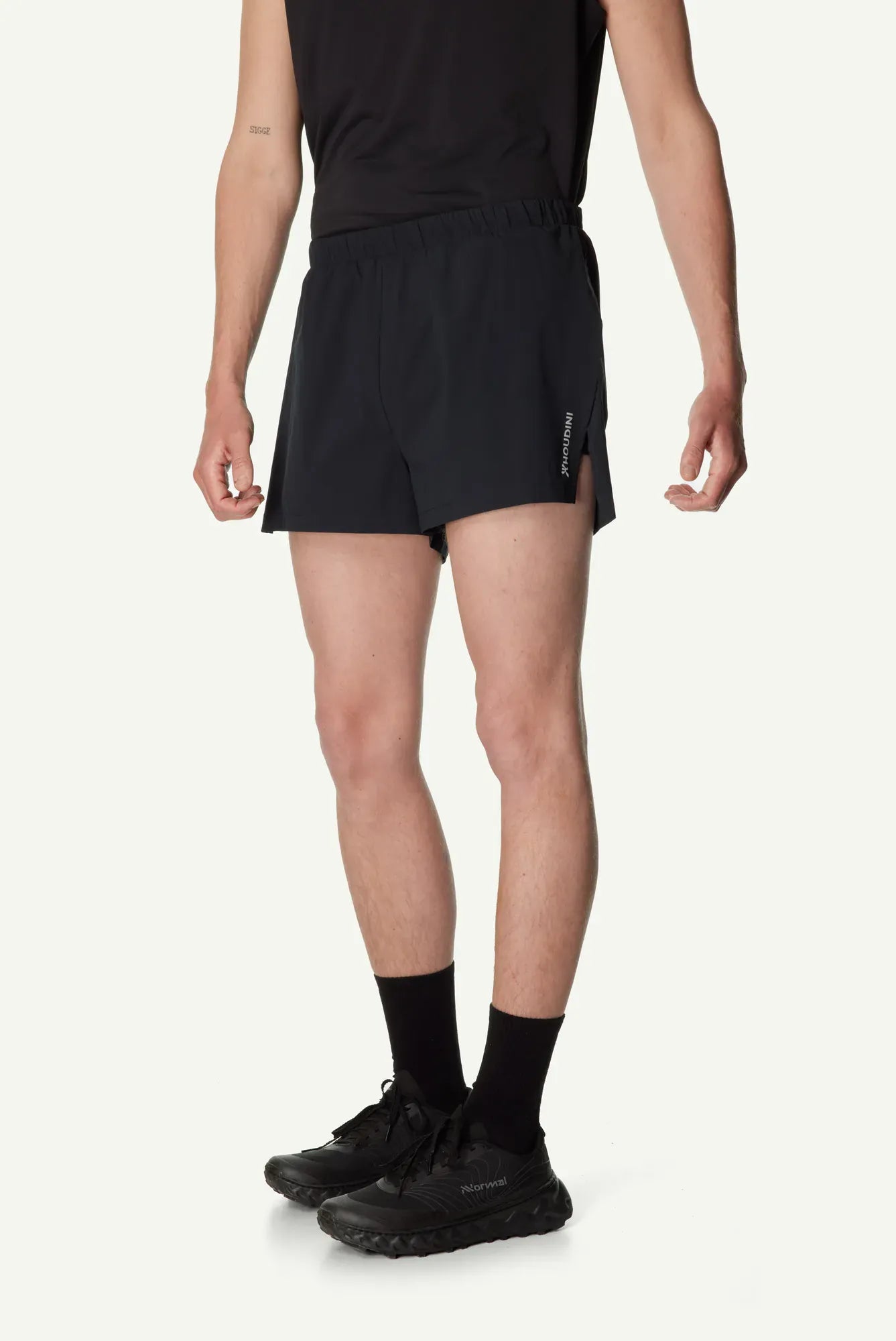 houdini-pace-m-s-split-shorts-herren-true-black-ultraleicht image 4