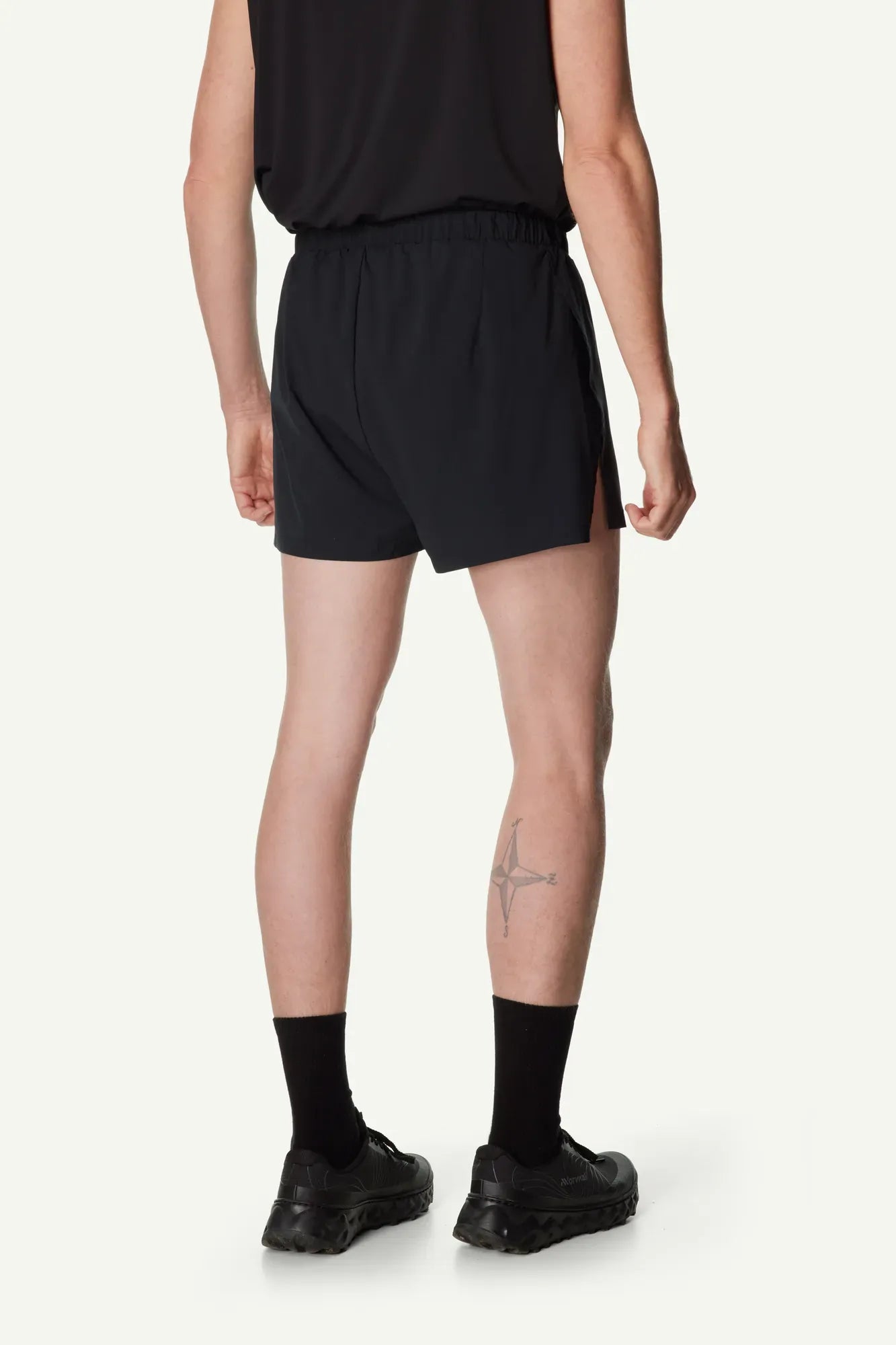 houdini-pace-m-s-split-shorts-herren-true-black-ultraleicht image 6