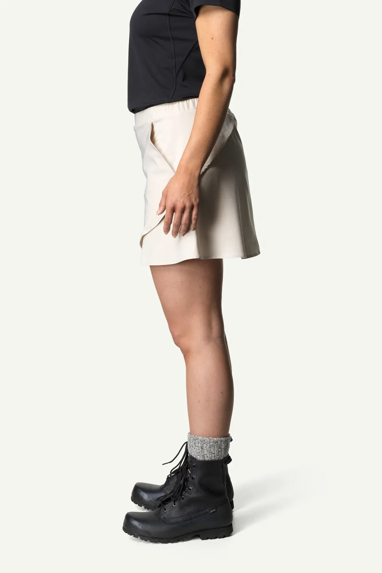 houdini-w-s-skort-damen-hosenrock-true-black-recycelt image 3