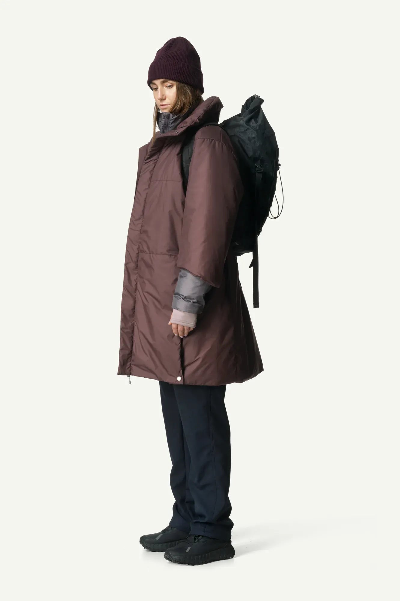 houdini-puff-up-the-cloud-jacke-rock-black-primaloft-isoliert image 7