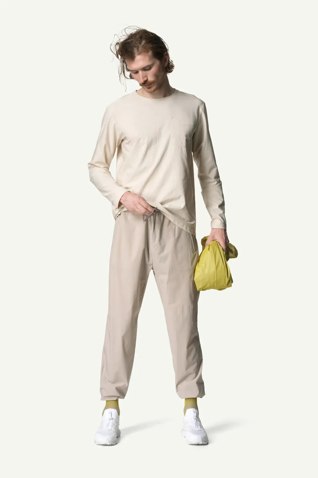 houdini-pace-light-pants-herren-sporthose-sandstorm-leicht image 2
