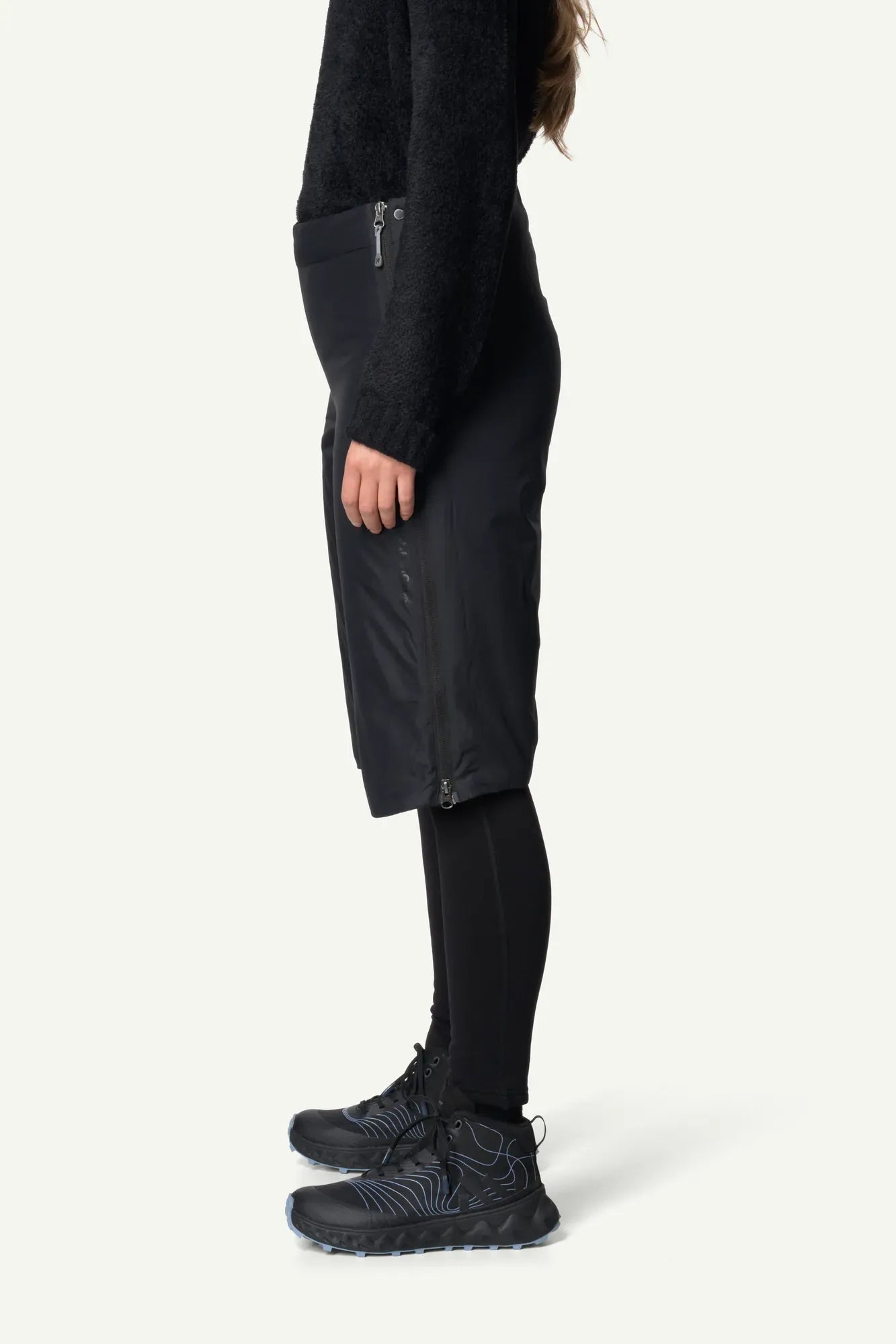 houdini-dunfri-shorts-damen-true-black-primaloft image 5