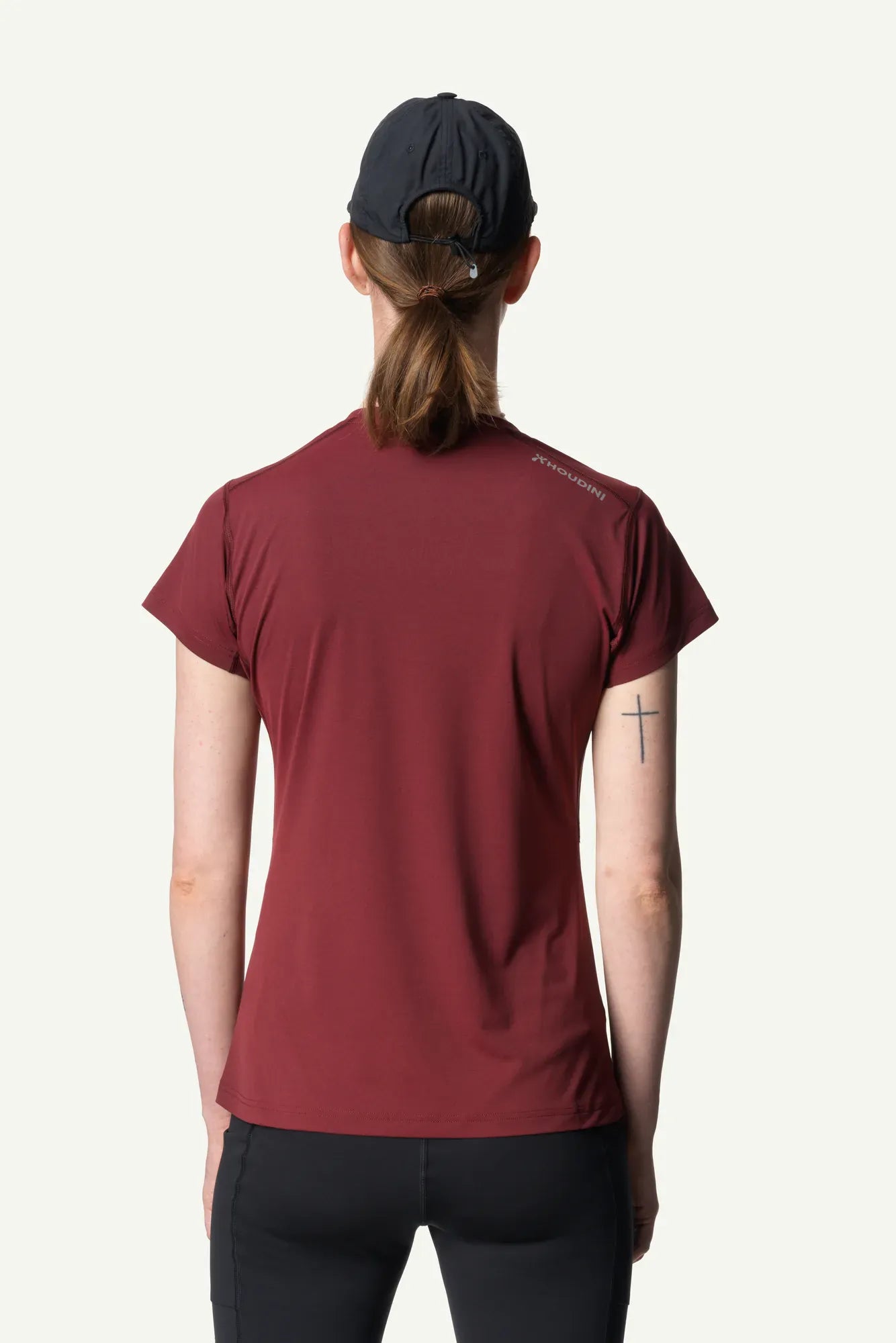houdini-pace-air-tee-damen-laufshirt-cab-red-recycelt image 8