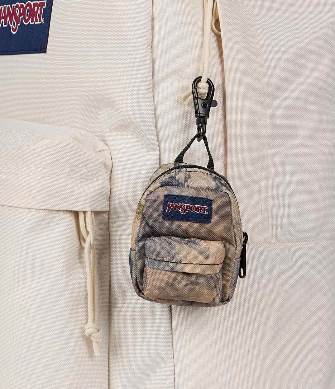 jansport-mini-break-lunchtasche-bogcore-camo-klein-karabiner image 3