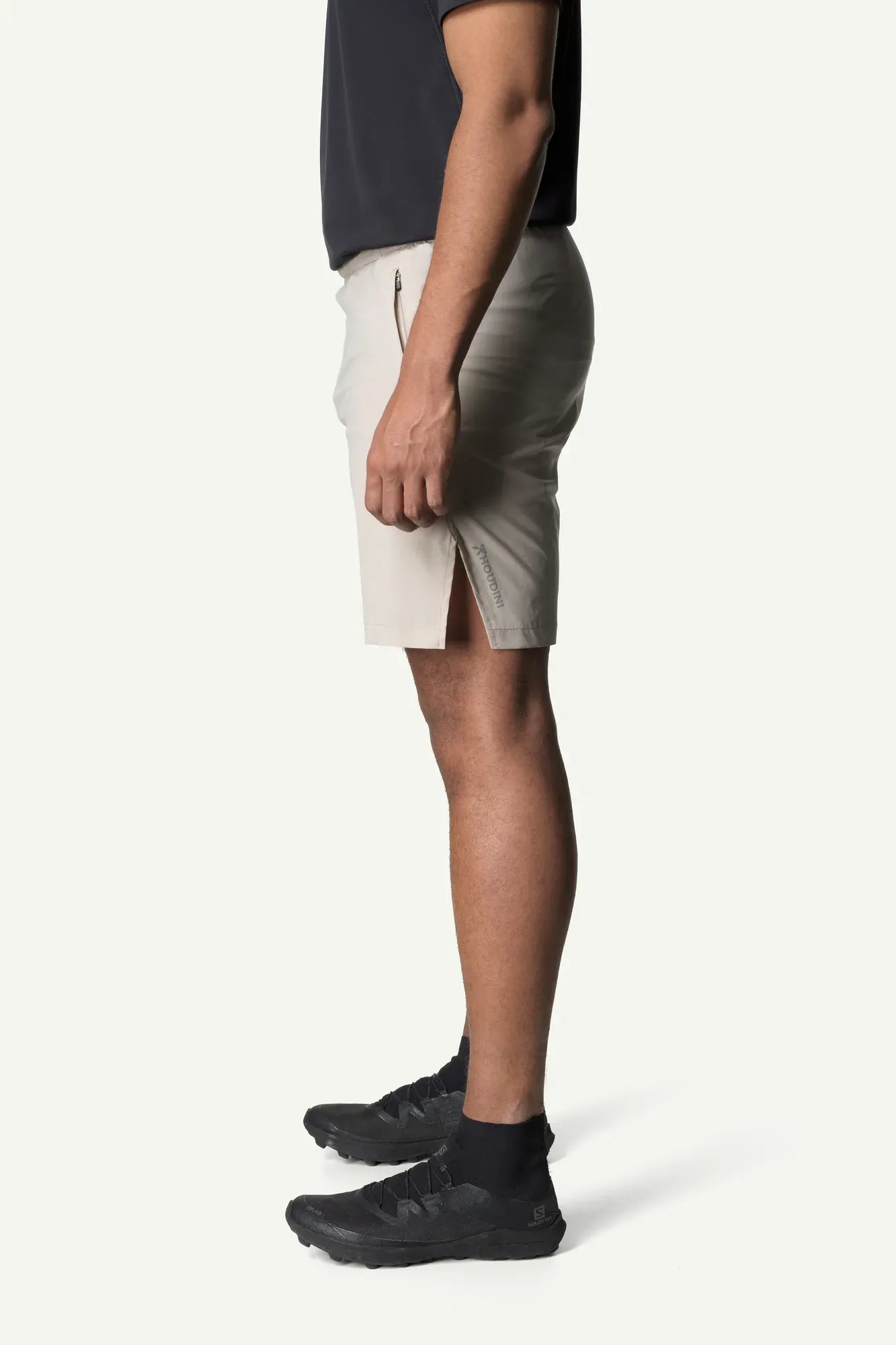 houdini-pace-light-shorts-herren-sandstorm-leicht image 2