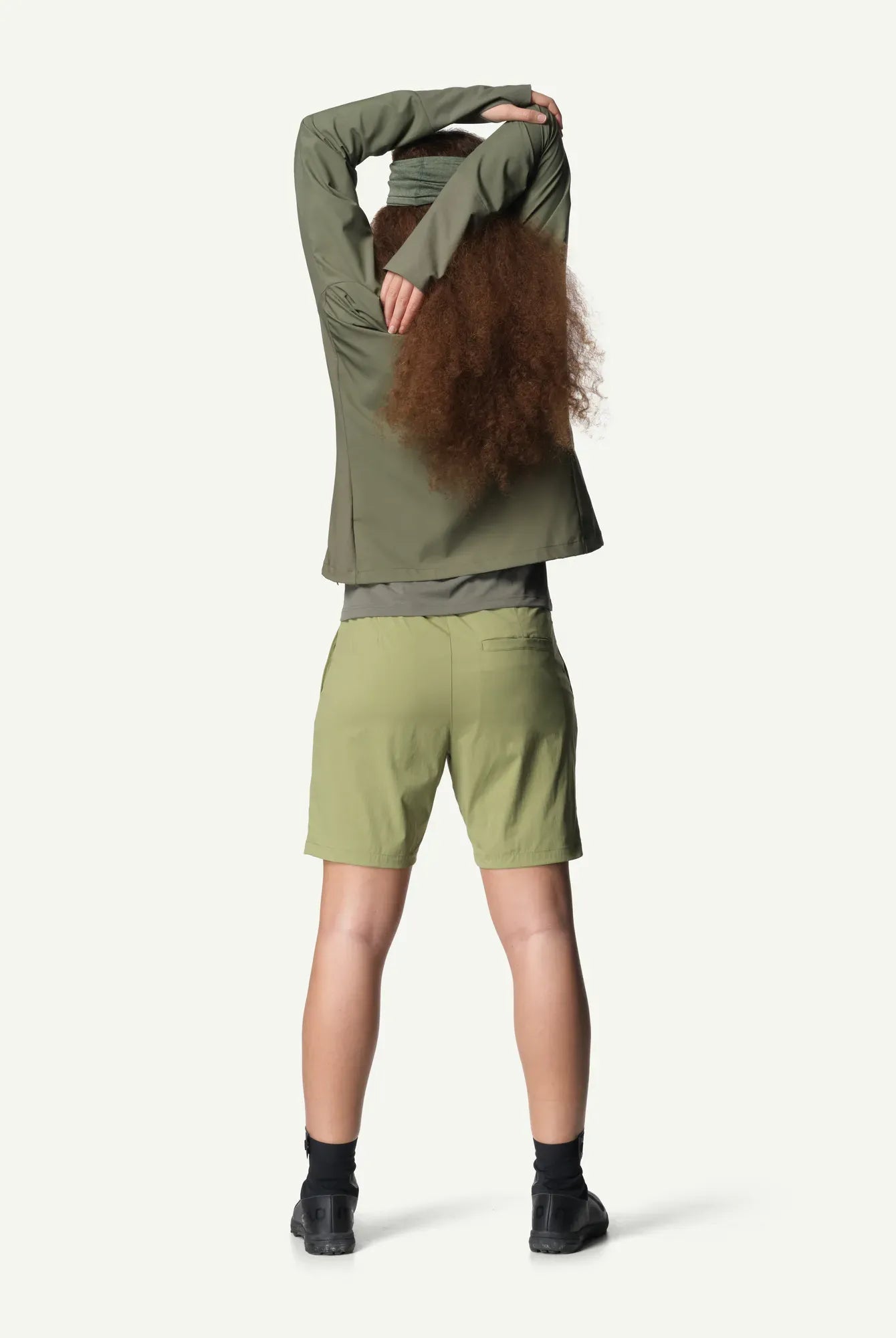 houdini-pace-wind-jacket-damen-sage-green-winddicht image 3