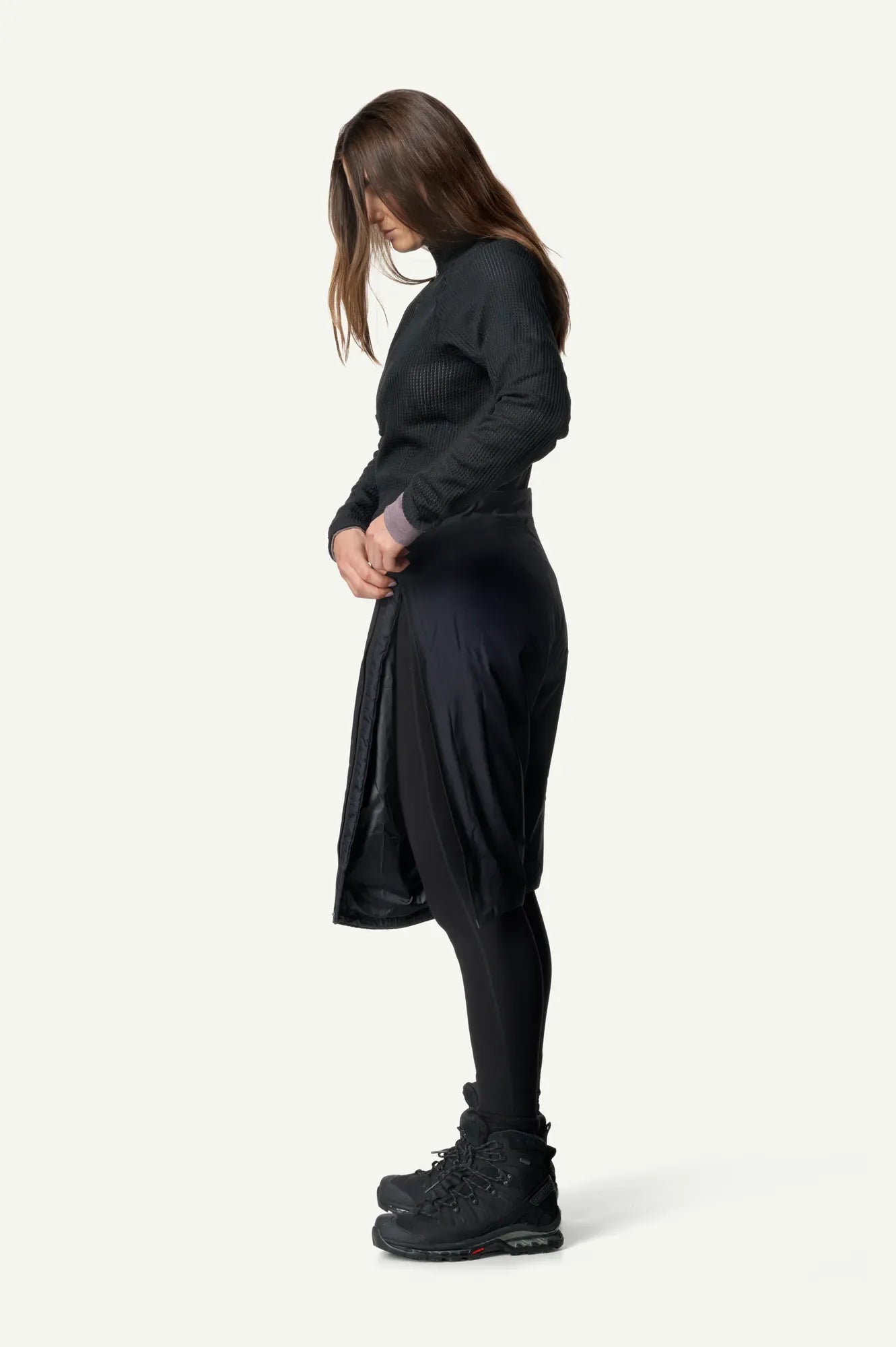 houdini-dunfri-shorts-damen-true-black-primaloft image 3