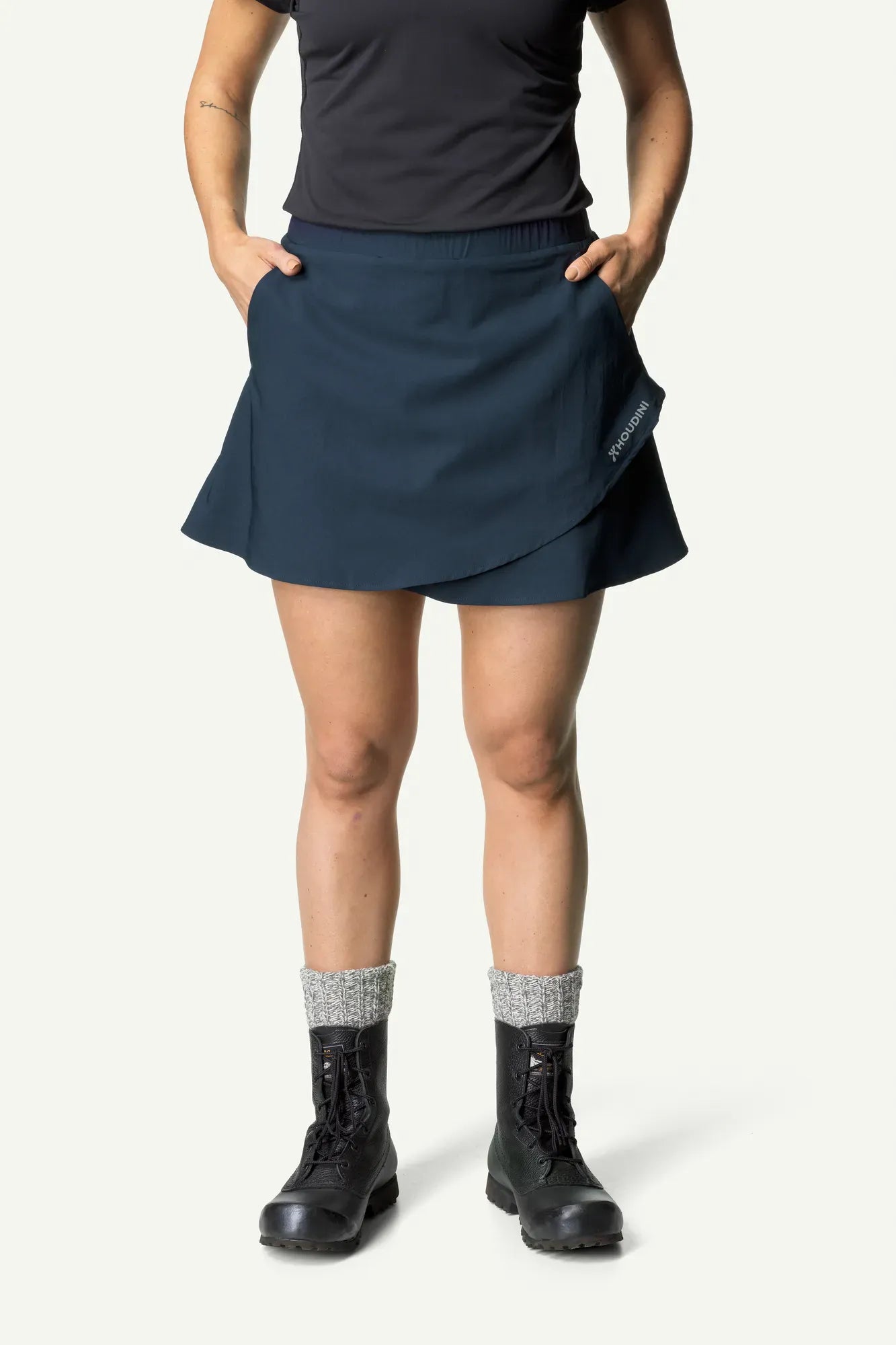 houdini-w-s-skort-damen-hosenrock-true-black-recycelt image 6