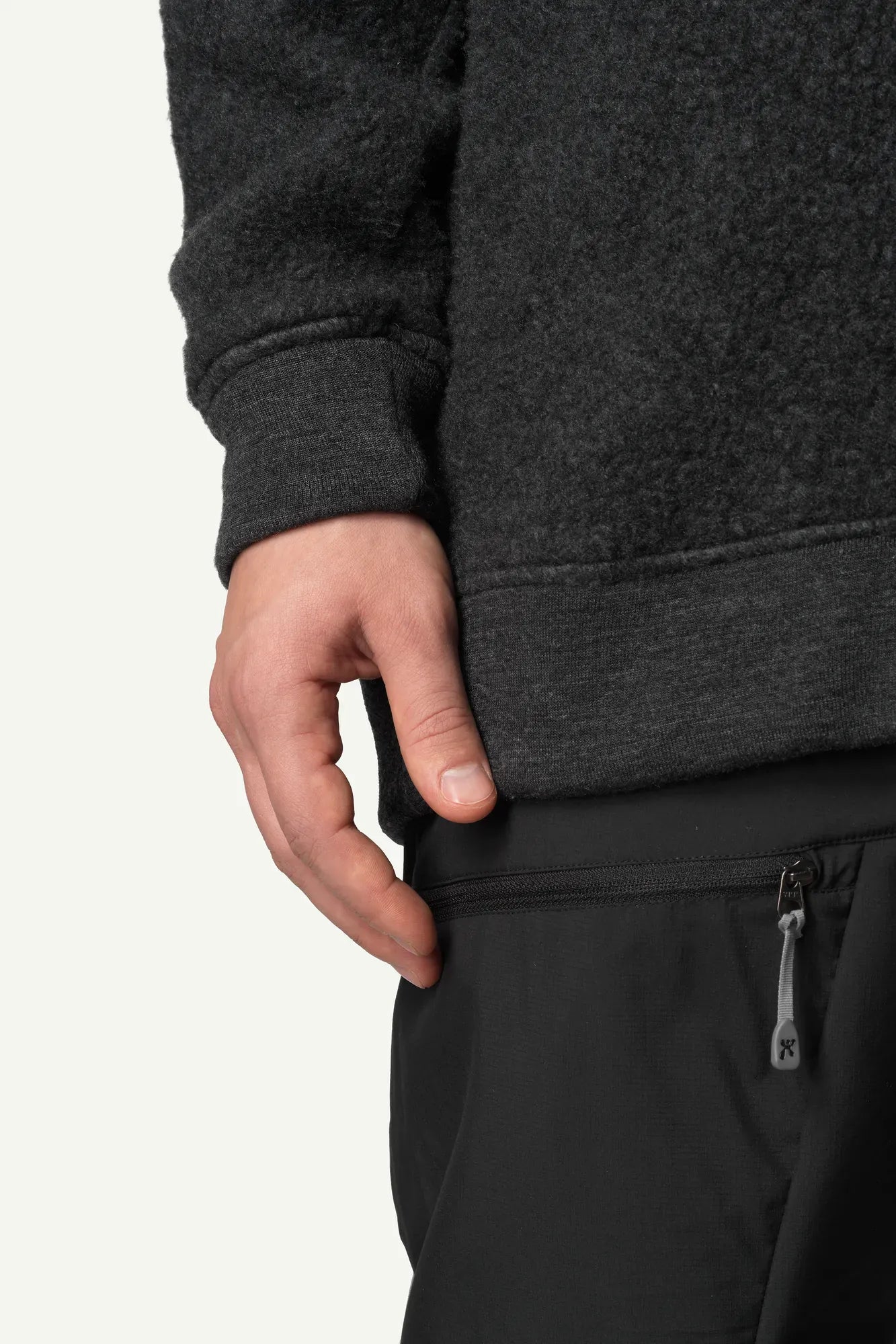 houdini-alto-half-zip-herren-pullover-true-black-merino image 5