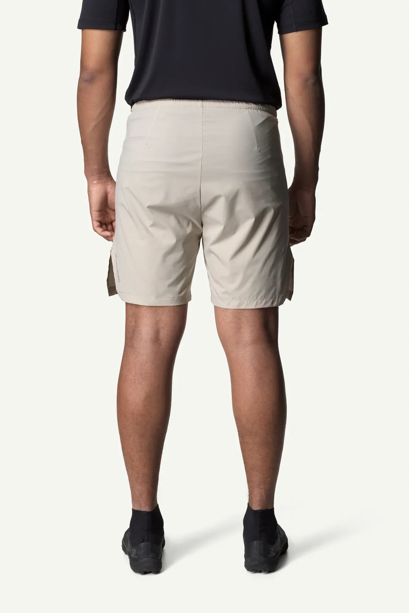 houdini-pace-light-shorts-herren-sandstorm-leicht image 3