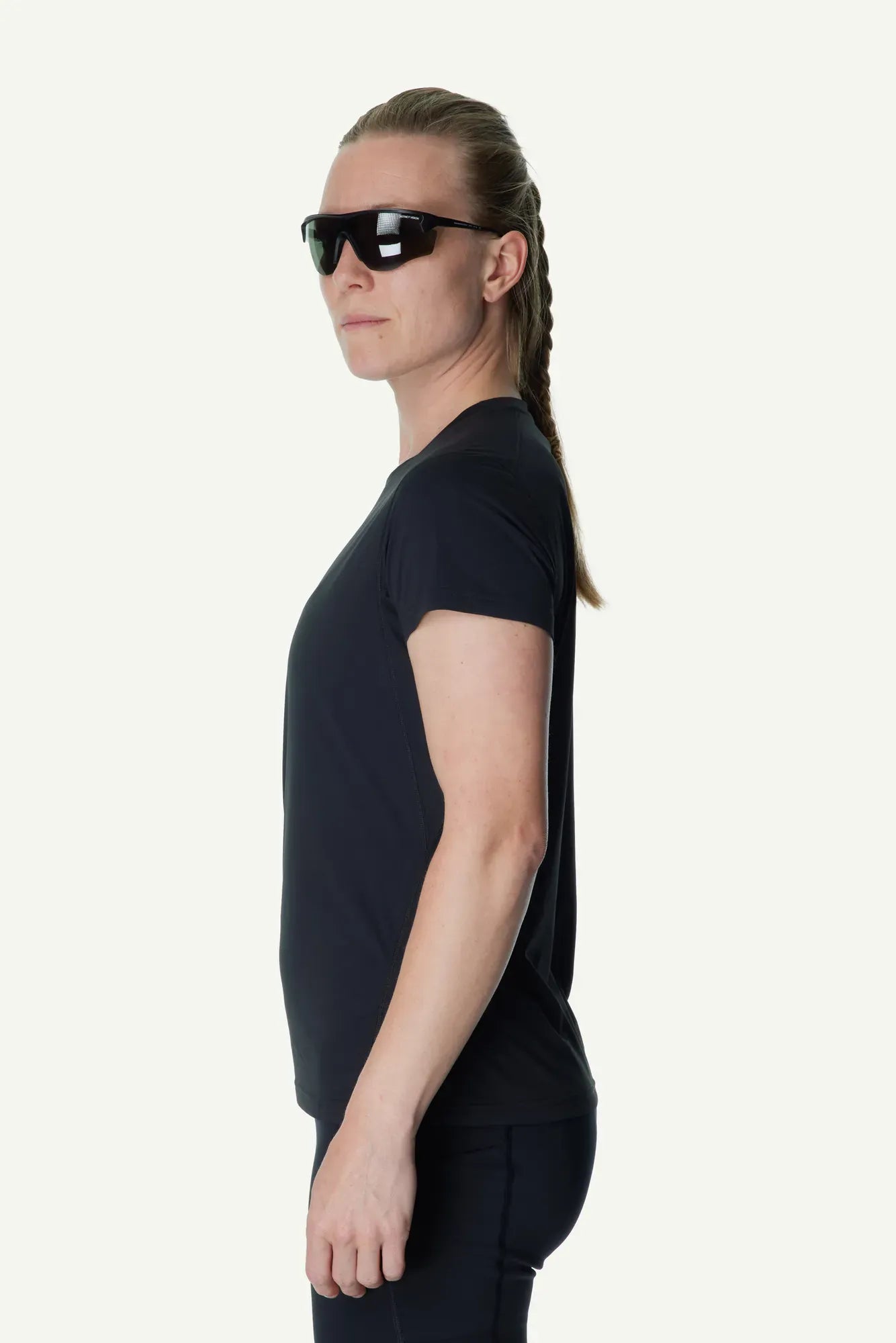 houdini-pace-air-tee-damen-shirt-true-black-lauf image 2