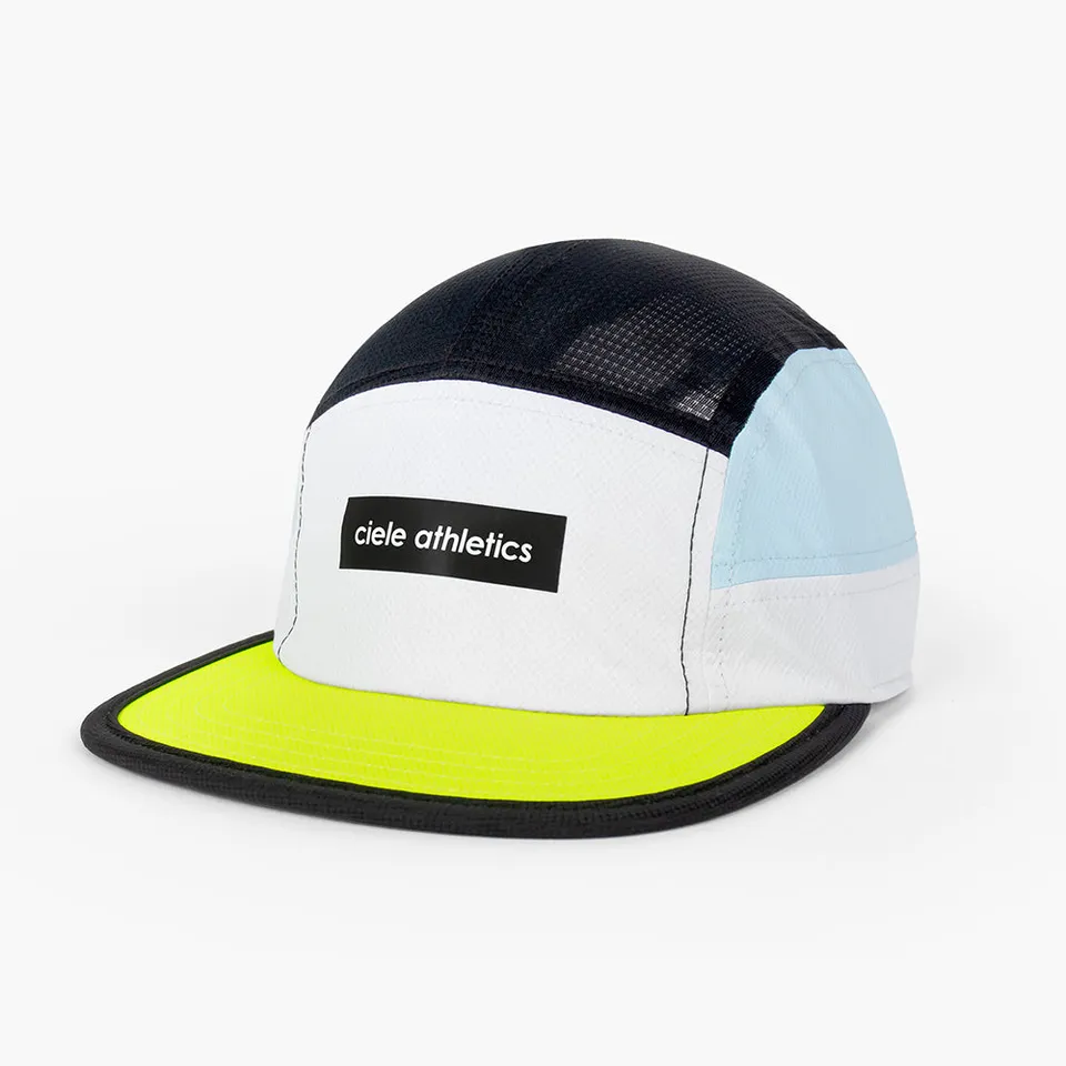 ciele-gocap-field-iconic-bar-laufcap-white-black image 1