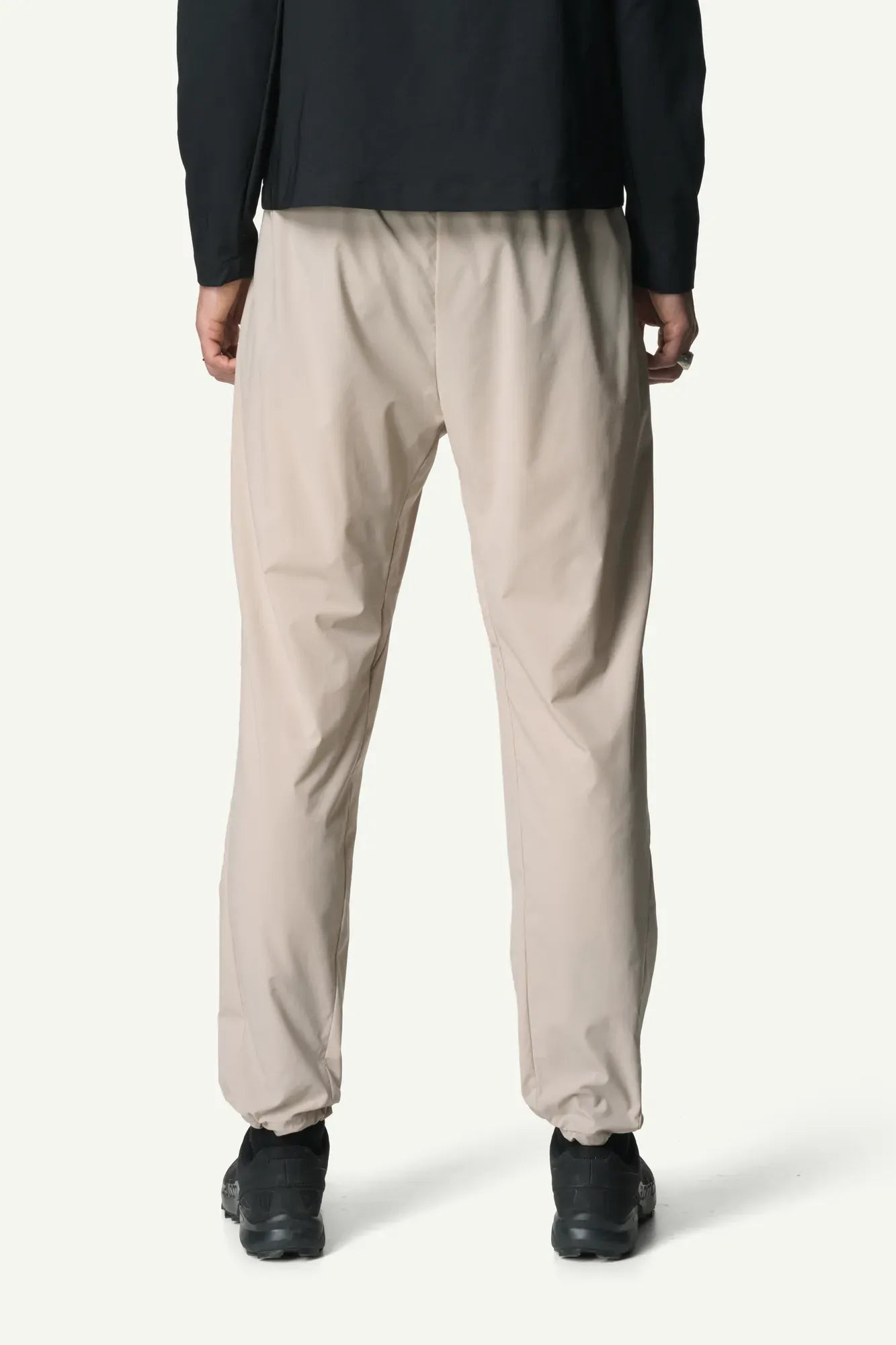 houdini-pace-light-pants-herren-sporthose-sandstorm-leicht image 6