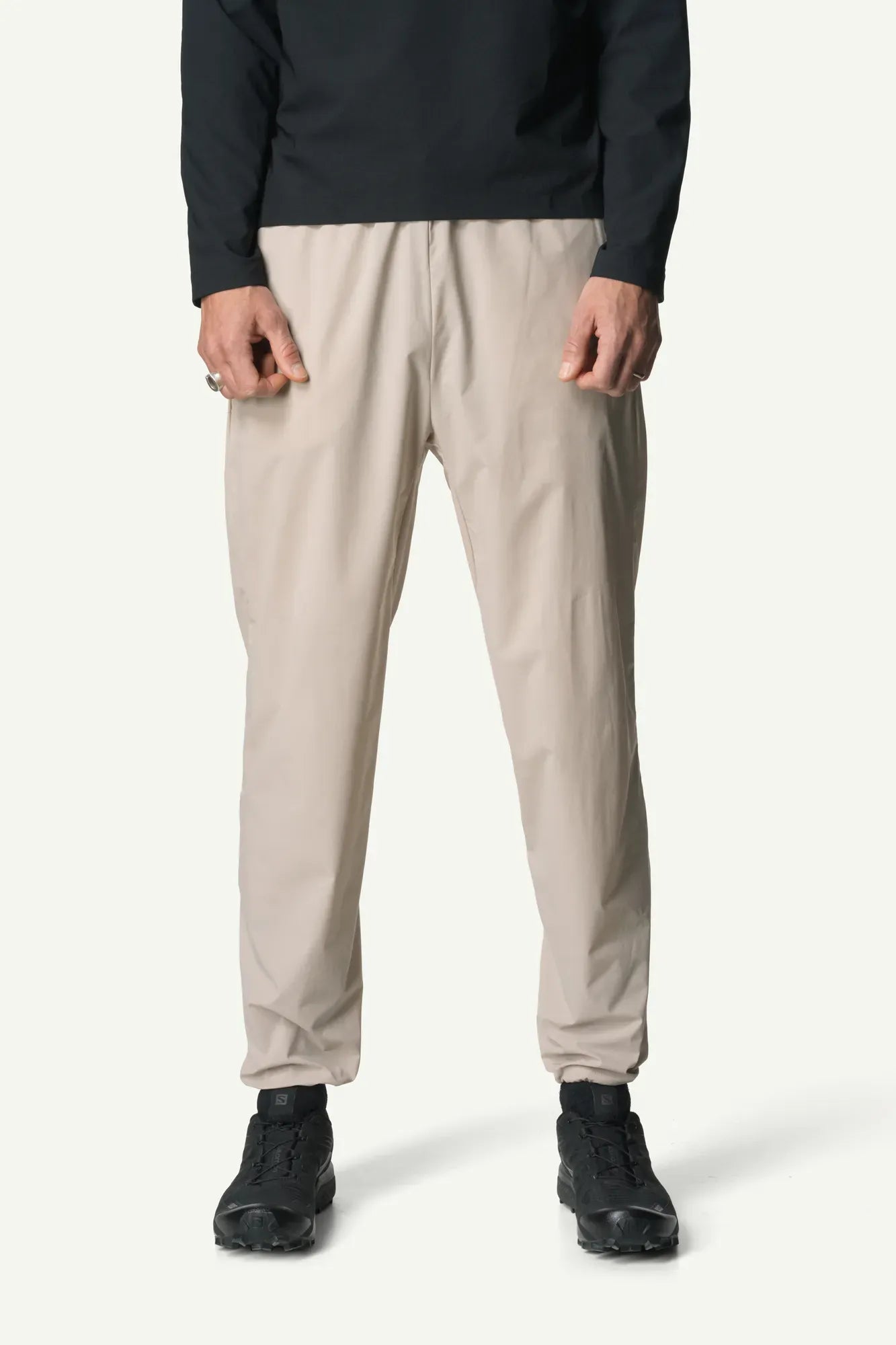 houdini-pace-light-pants-herren-sporthose-sandstorm-leicht image 4