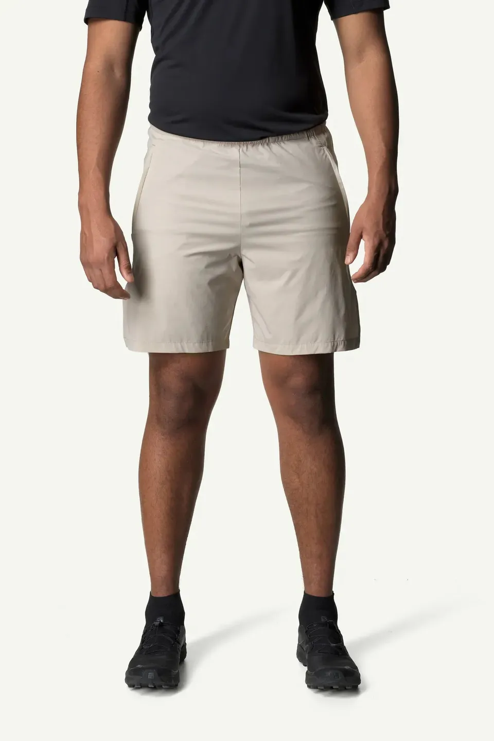houdini-pace-light-shorts-herren-sandstorm-leicht image 1